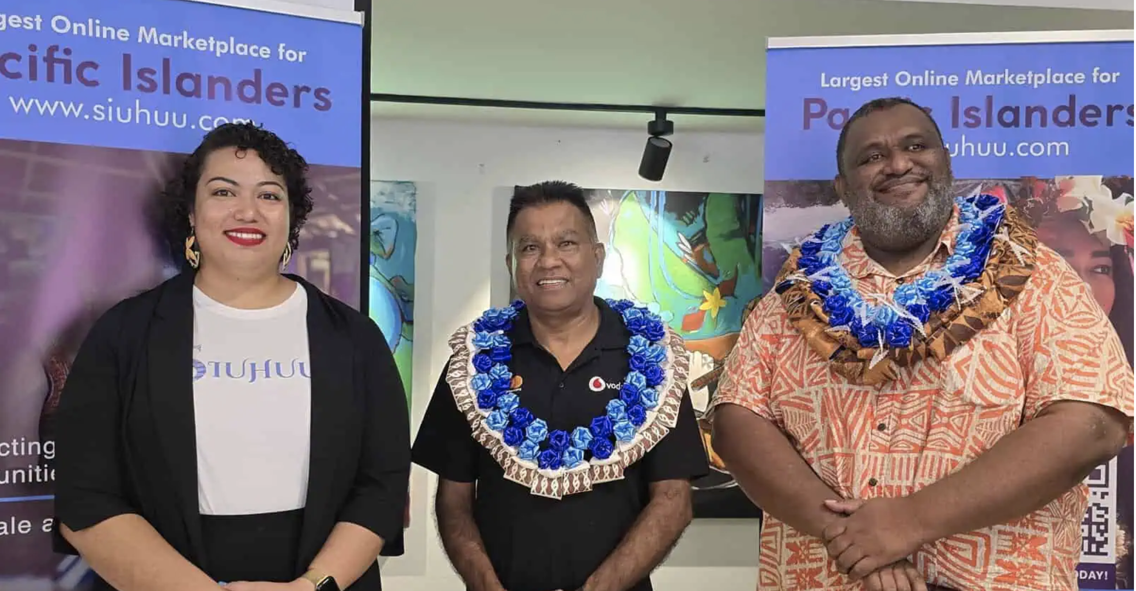 (L-R) Siuhuu founder Akanesi Kaufusi, Vodafone Fiji’s Shailendra Prasad, MSME Council Chairperson Watesoni Nata Jr (Courtesy: Islands Business)